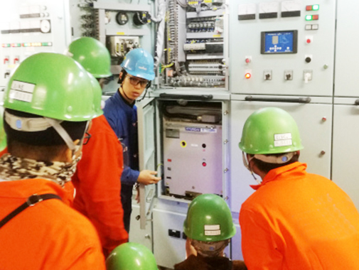 船舶用電気設備コミッショニング実施写真